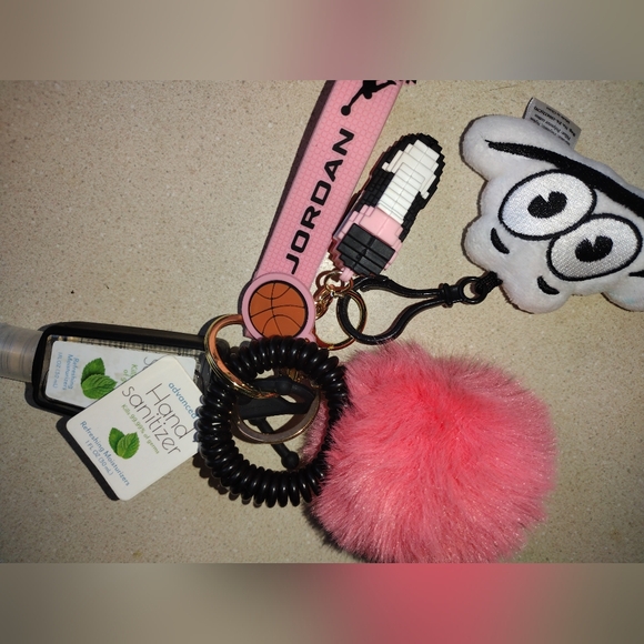 Jordan Pink Keychain 🩷🆕 - Picture 3 of 5